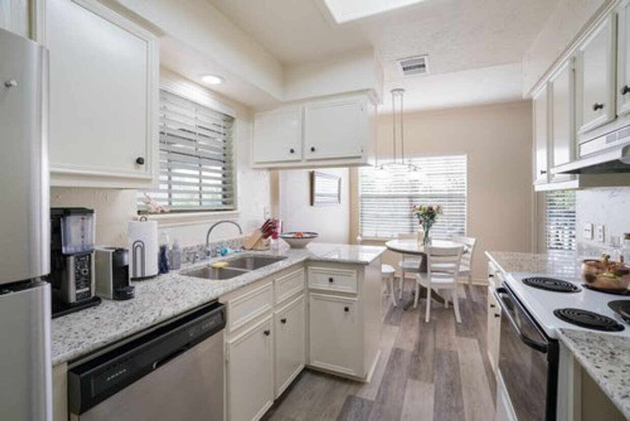 Foto principal - Baynebridge Condos- 2 Bedroom 2 Bathroom