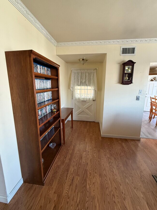 Foto del edificio - 8917 Reydon St