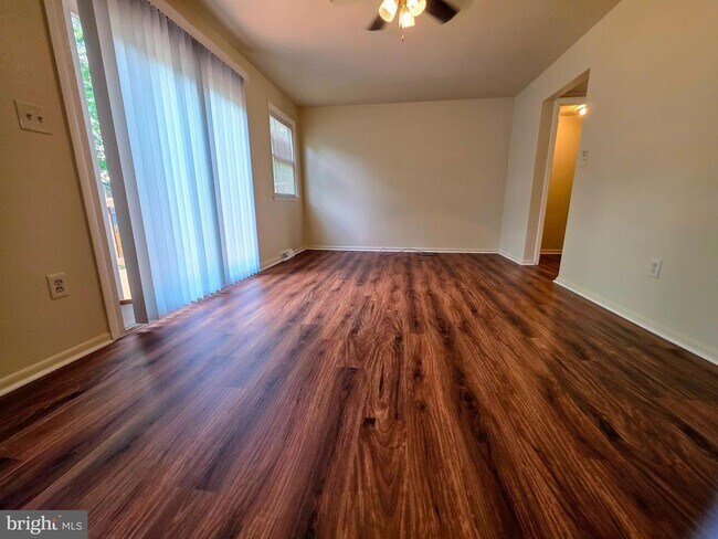 Foto del edificio - 822 Calvert Towne Dr