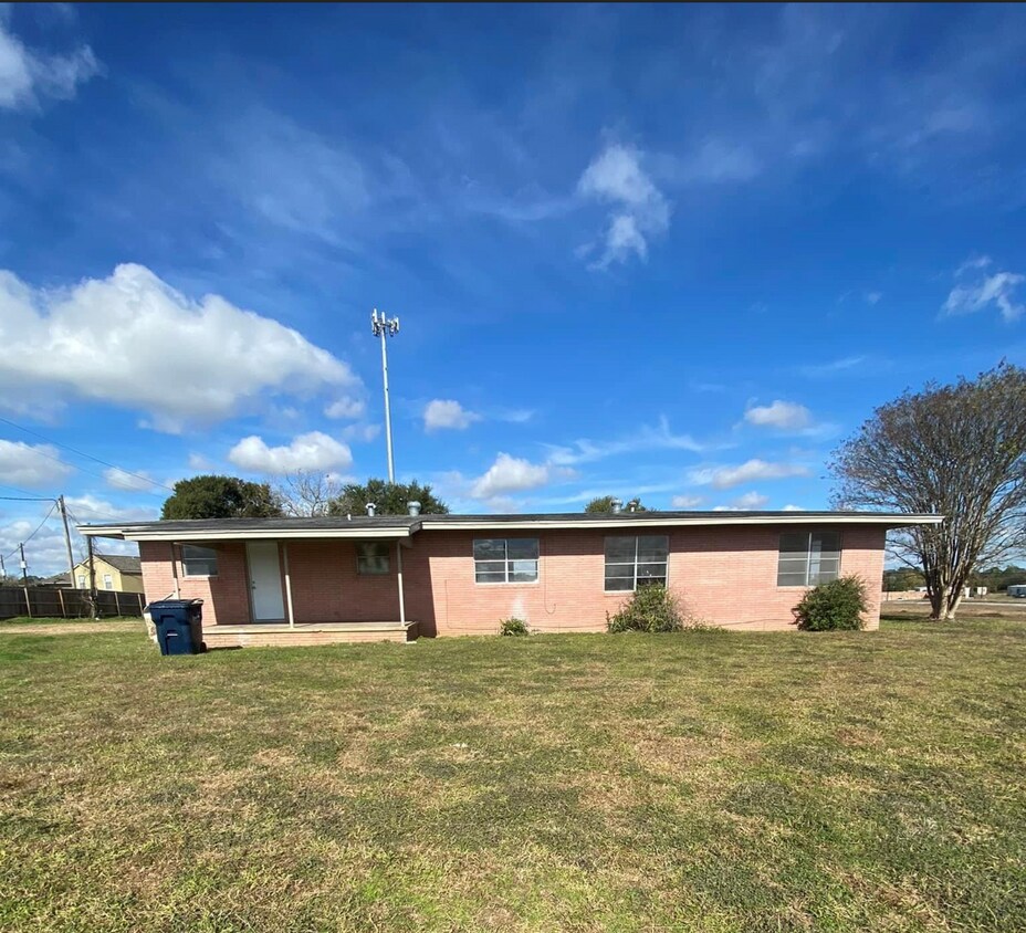 2224 S Chappell Hill St, Brenham, TX 77833 House Rental in Brenham, TX