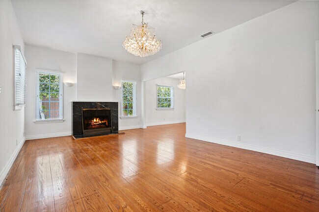 Building Photo - 2126 Kerwood Ave