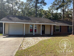 Building Photo - 111 Deann Dr