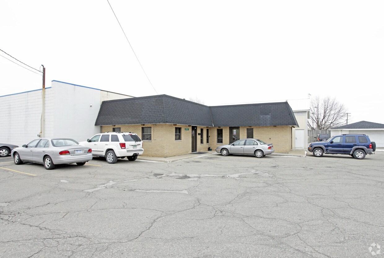 25214 Gratiot, Roseville, MI 48066 Apartments in Roseville, MI