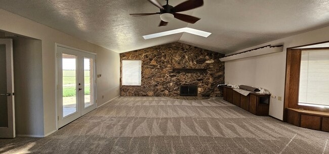 Building Photo - 1575 S Roosevelt Rd 6