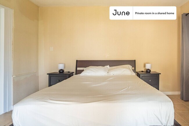 Foto del edificio - Room in Shared 4 bed/2 bath home