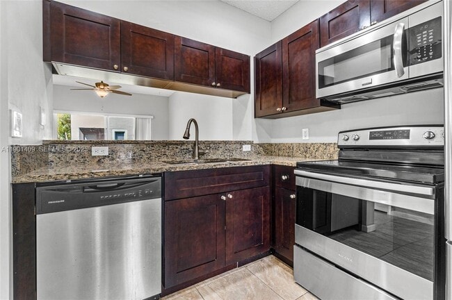 Building Photo - 4990 Palmbrooke Cir