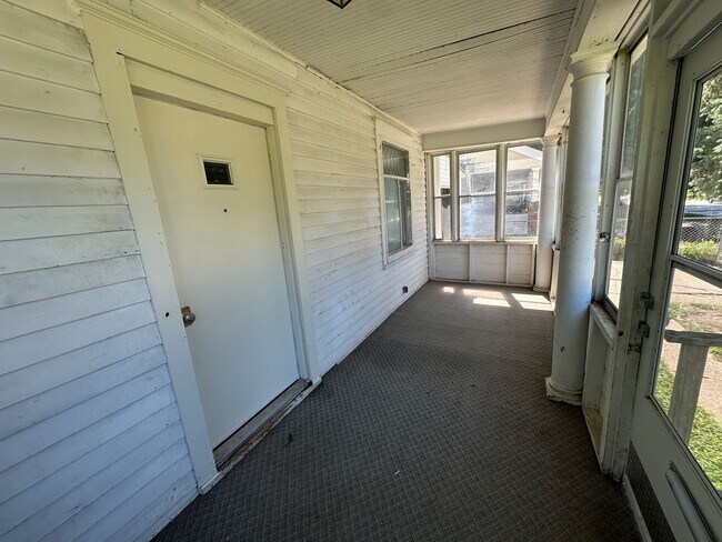 Foto del edificio - $1250 - 2 Bed 1 Bath Home