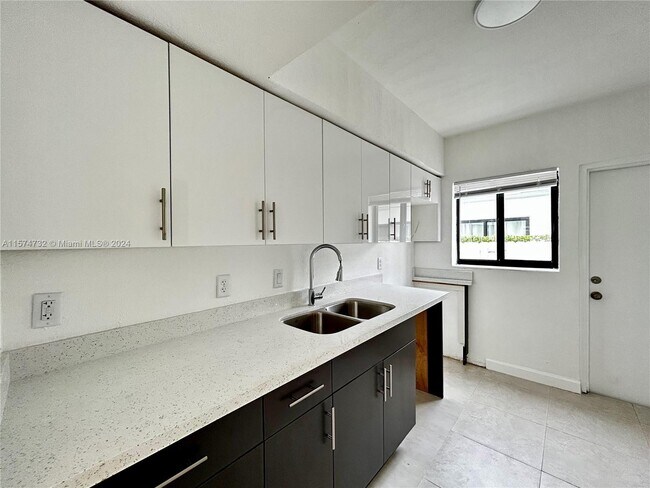 Building Photo - 875 80th St