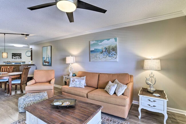 Building Photo - 6141 Bahia Del Mar Blvd S