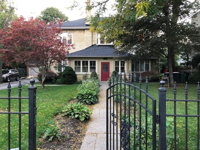 Building Photo - 158 Albany Av