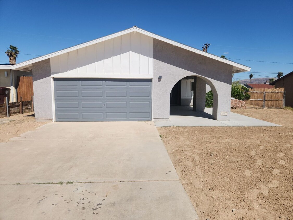 Foto principal - Newly Remodeled Two Bedroom Two Bath Home ...