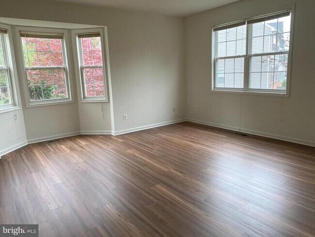 Building Photo - 65 Sire Way