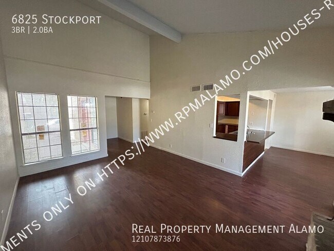 Foto del edificio - **PENDING APPLICATION** AVAILABLE NOW! 3 B...