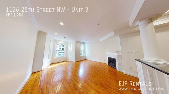 Building Photo - AMAZING Location 2 Bedroom/2 Bathroom W/Of...
