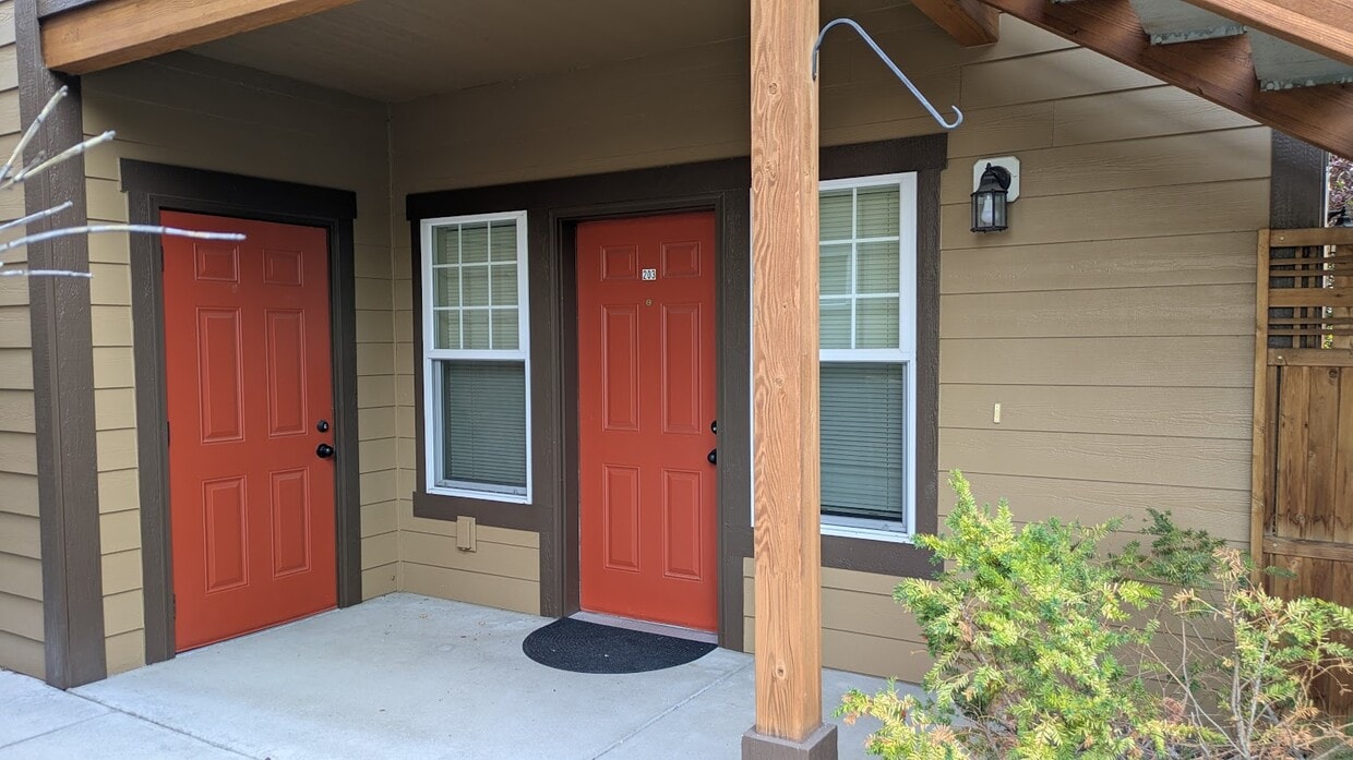 Ground floor Entrance - 2904 Tina Ave