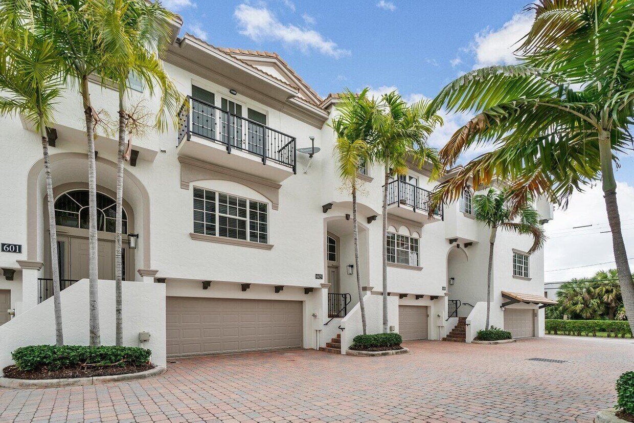 Foto principal - 605 Renaissance Wy