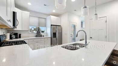 Building Photo - 1428 E Komenda Way