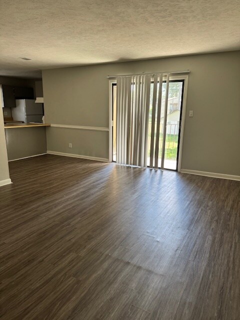 Foto principal - 827 Applewood Ln
