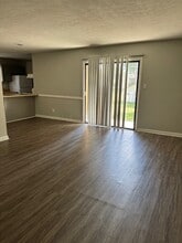 Building Photo - 827 Applewood Ln