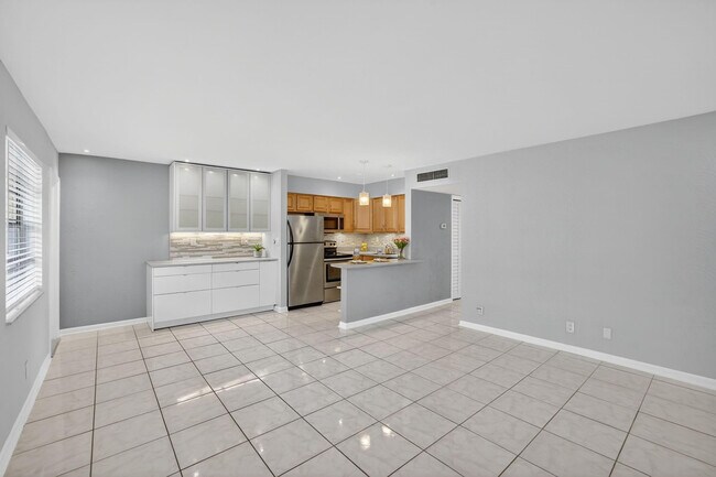 Building Photo - 4051 NE 13th Ave