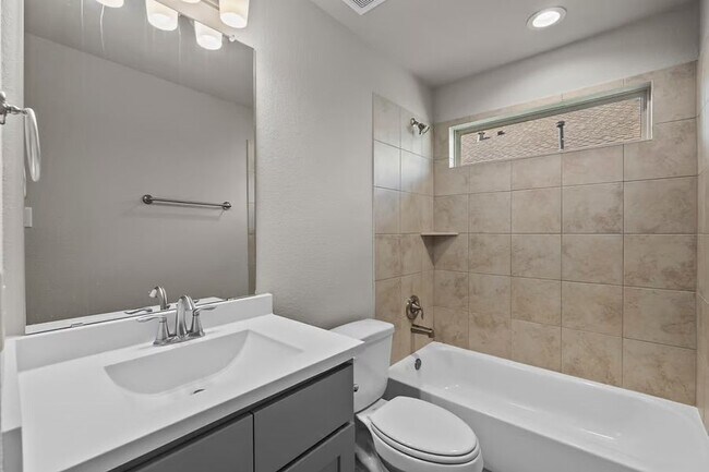 Foto del edificio - 4302 Fenwick Rd