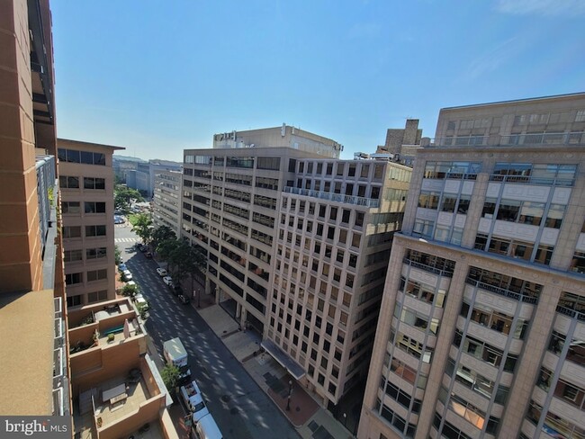 Foto del edificio - 631 D St NW