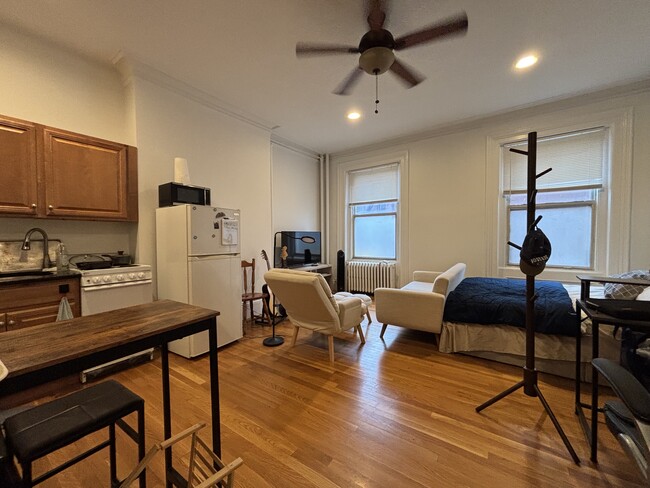 Building Photo - 85 Charles St