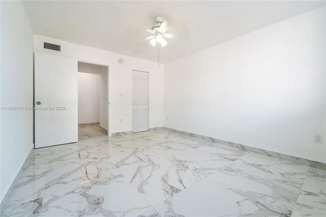 Building Photo - 720 Collins Ave