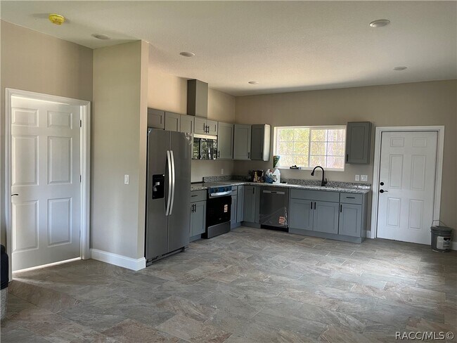 Building Photo - 748 N Heathrow Dr