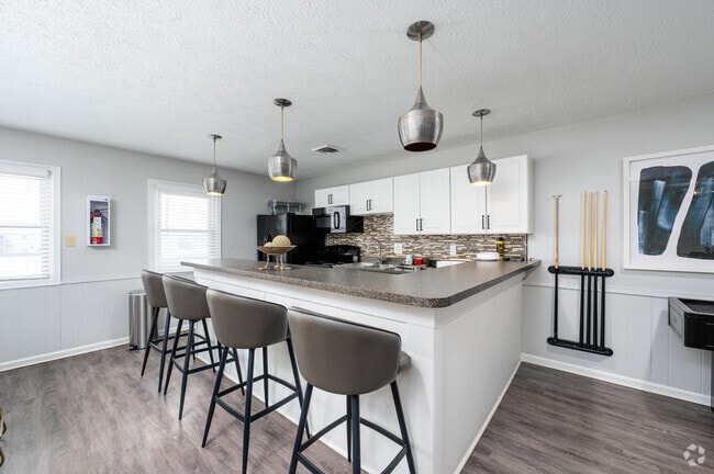 Community Lounge Kitchen - Lake Castleton Apartments