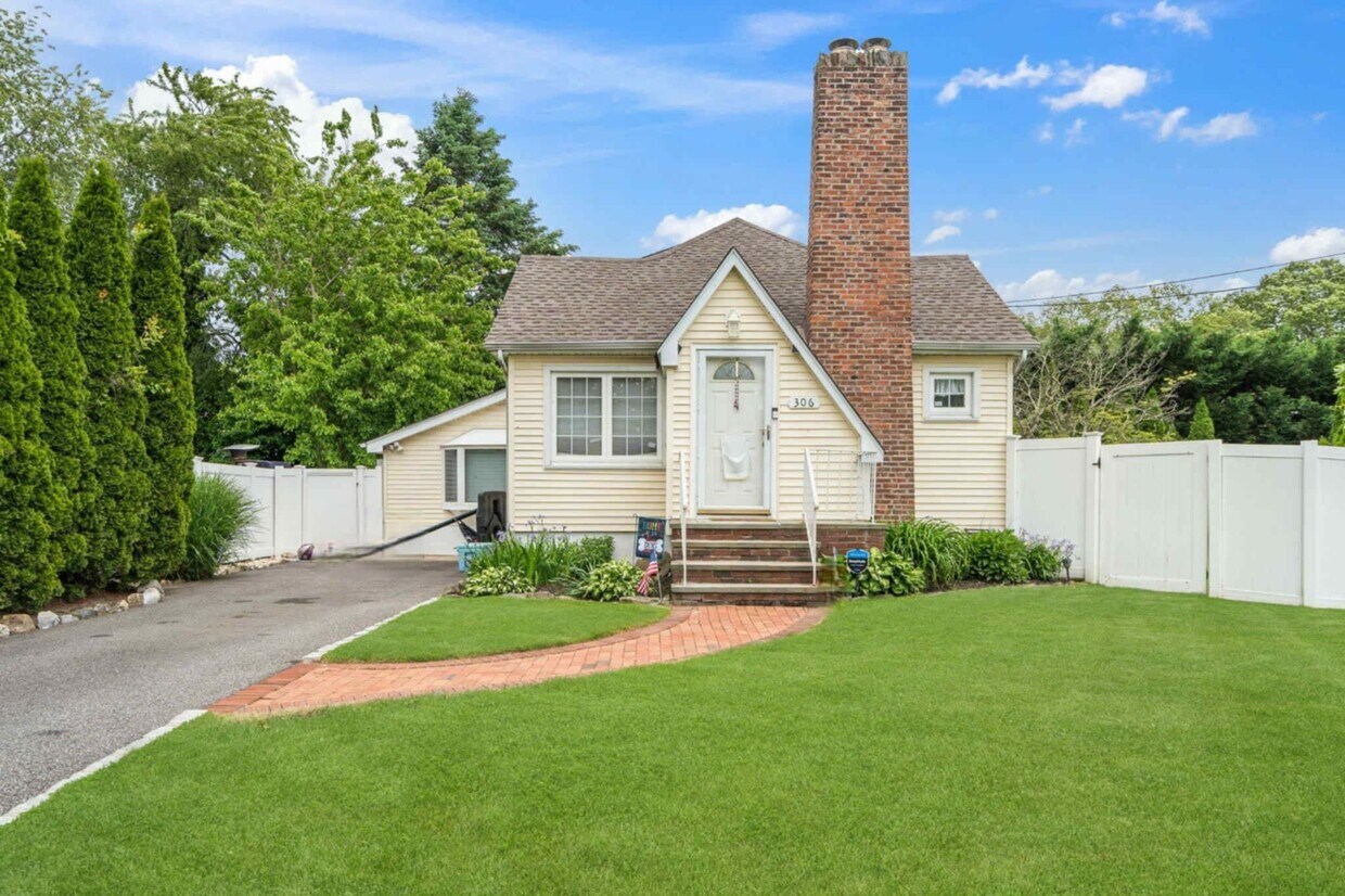 Foto principal - 306 McCall Ave