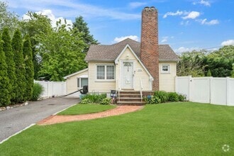 Building Photo - 306 McCall Ave