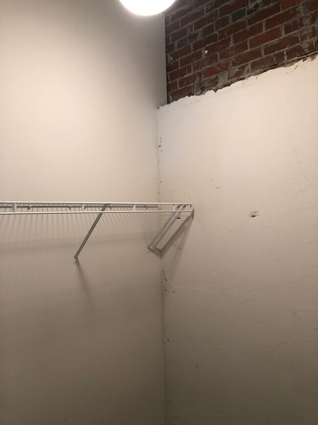 Building Photo - 600 College Street, Unit 114