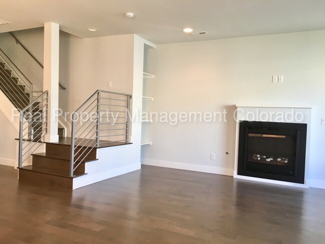 Foto del edificio - Brand New Townhome by Sloan's Lake