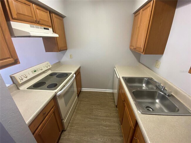 Building Photo - 2901 SE 50th Ct