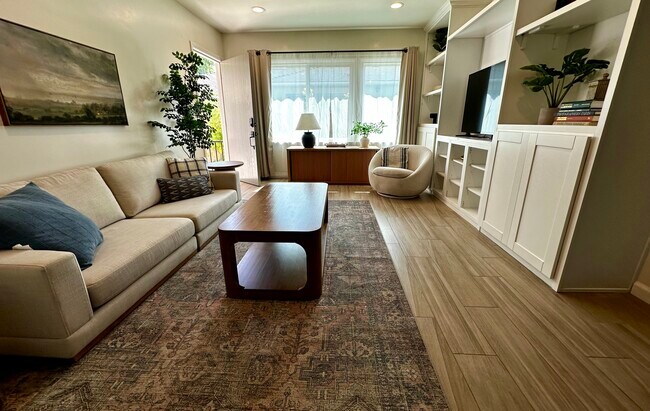 Foto del edificio - 3443 Sherbourne Dr