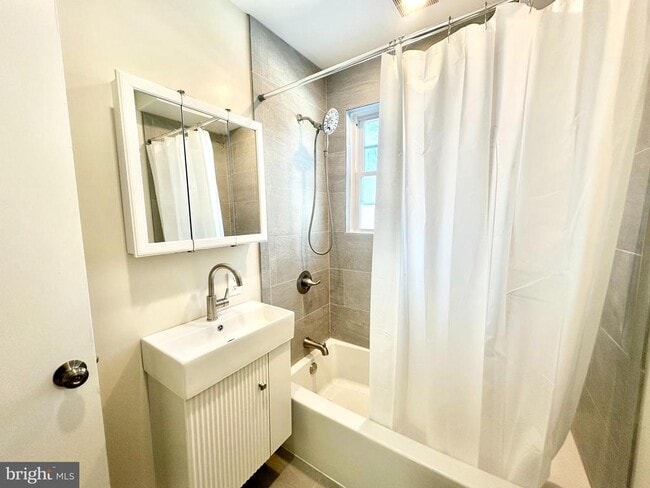 Building Photo - 362 Ripka St