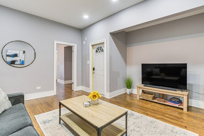 Foto del edificio - 2148 W Chicago Ave