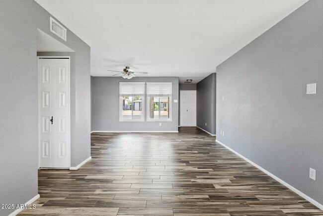 Foto del edificio - 805 E Carmen St