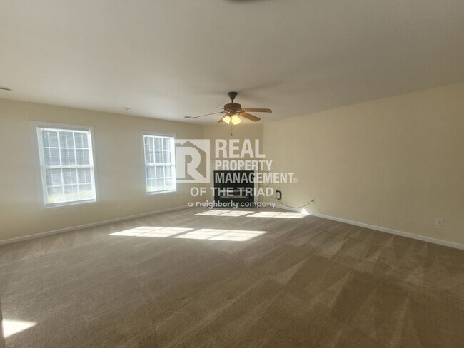 Building Photo - Clemmons 4 Bedroom home w/fenced yard!