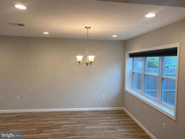 Building Photo - 28 Wentworth Ln