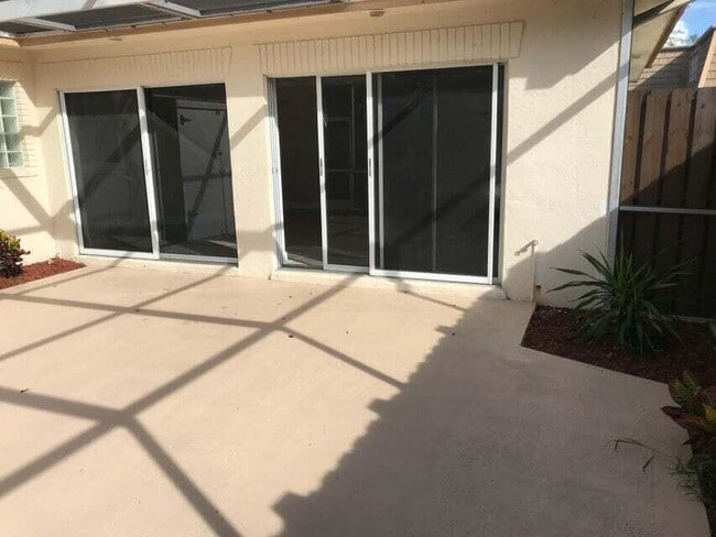 Building Photo - 4356 Hazel Ave