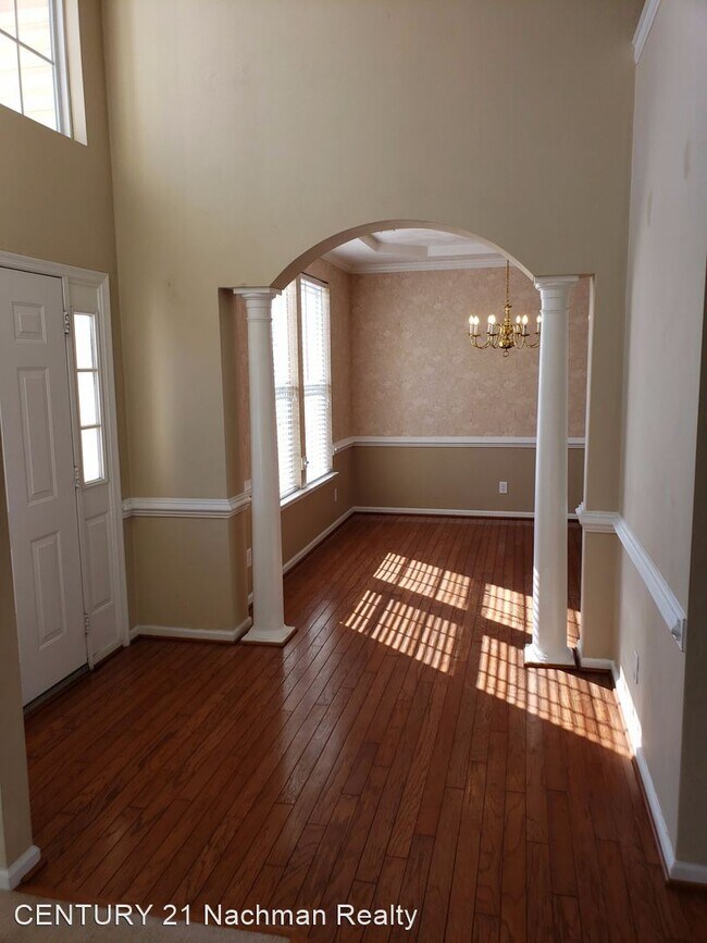 Building Photo - 5 br, 2.5 bath House - 3520 Old Grandad lane