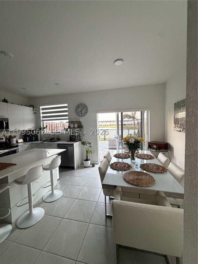 Foto del edificio - 2371 NW 122nd St