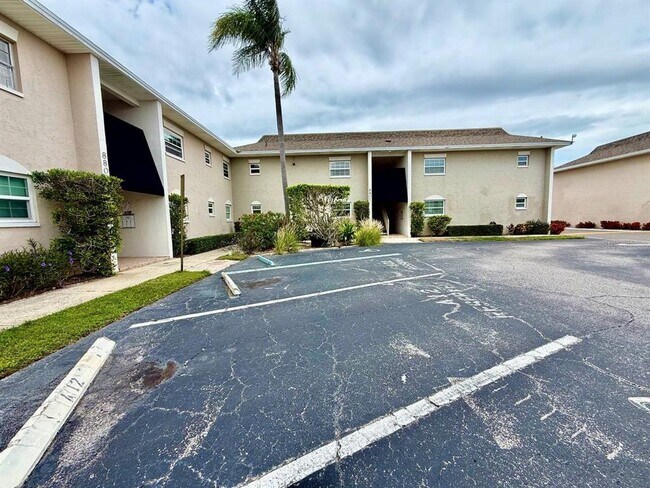 Foto del edificio - 8801 Bay Pointe Dr