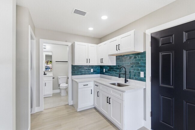 Foto del edificio - Top Shelf Aquisitions