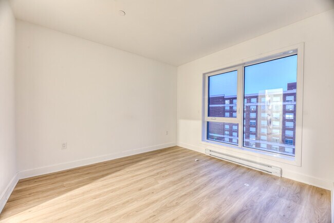 Building Photo - U706