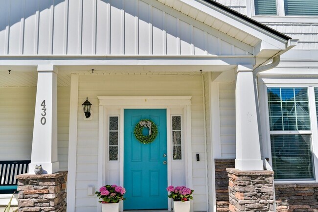 Foto del edificio - 430 Spectrum Rd