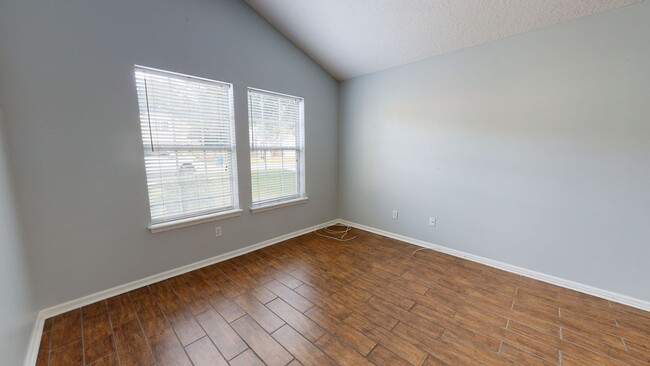 Building Photo - Beautiful 4 bedroom, 2 bathroom home for r...