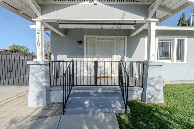 Foto del edificio - 3719 McKenzie St